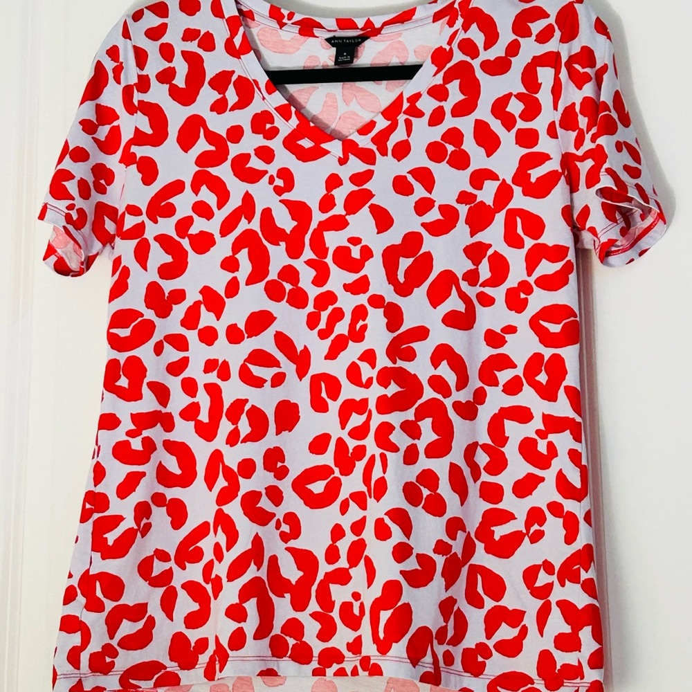 Ann Taylor Red and Gray Animal Print Short Sleeve Tee Women’s Size Medium